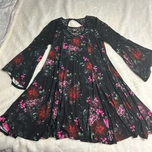 Women’s Black Floral Lace-Detail Swing Dress